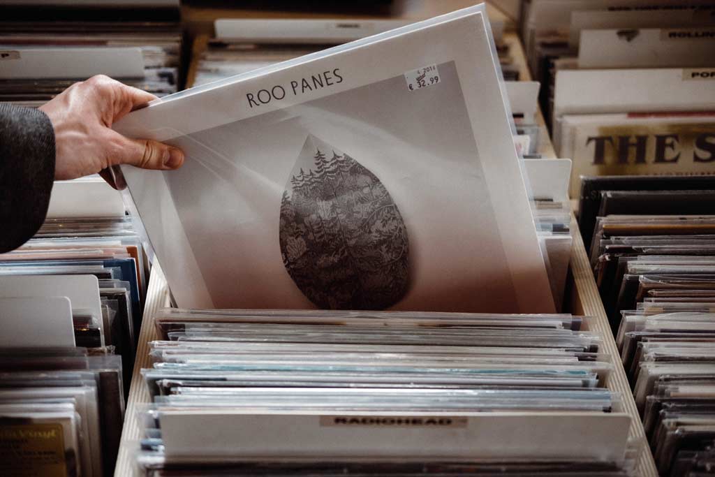 wolfgang-music-selecting-records